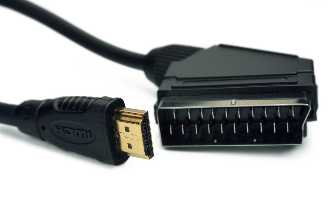 Обновления телевизора hdmi. Разъем скарт HDMI. Адаптер SCART HDMI. Переходник скарт на HDMI. Переходник с разъема SCART на HDMI.