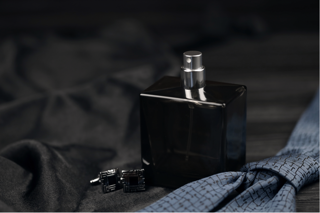 ТОП-10 лучших ароматов для него: выбираем мужской парфюм